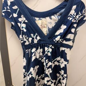 Hollister Blue and White Floral Top Size S